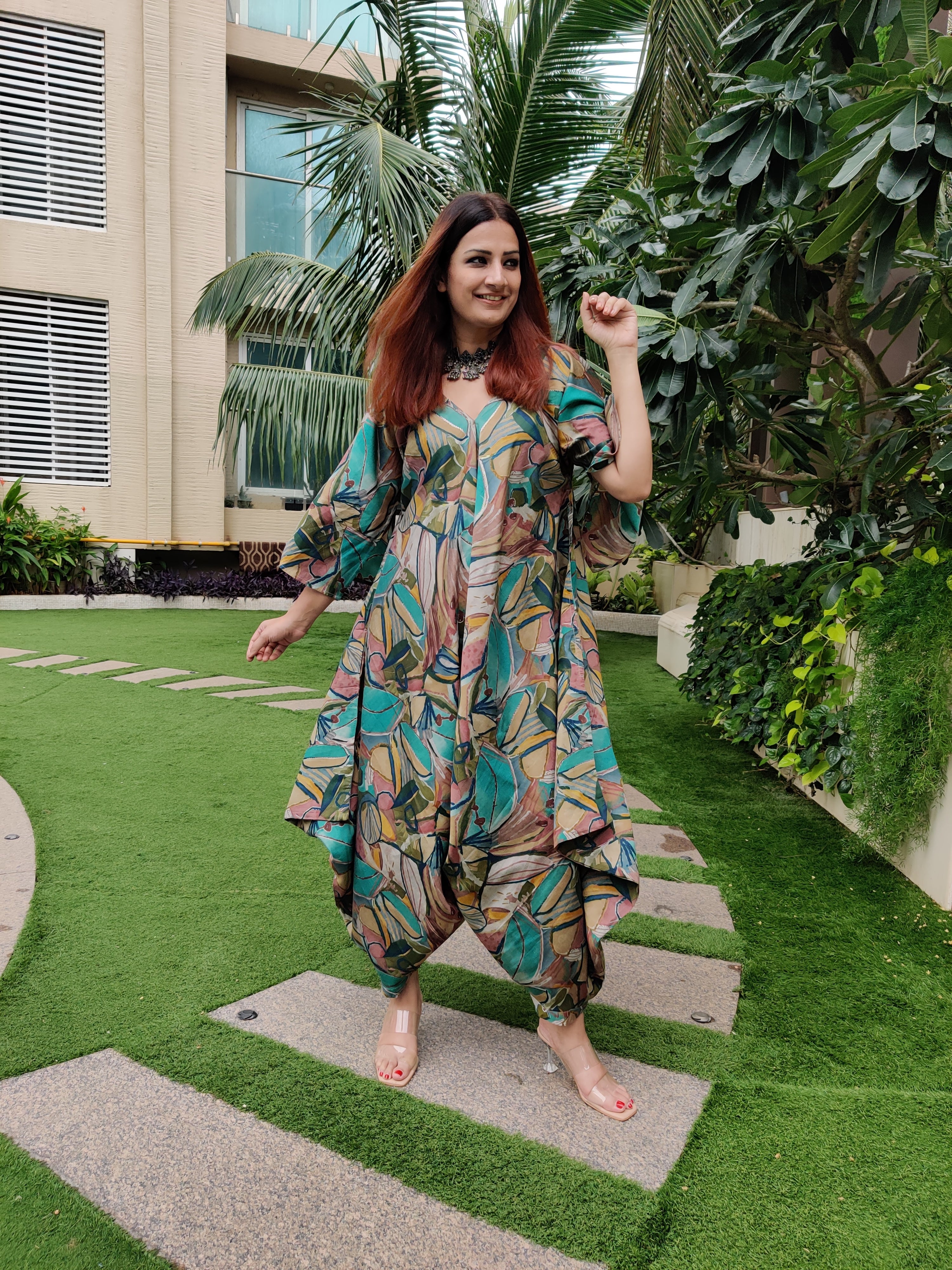 ABSTRACT PRINT RELAXED JUMPSUIT WITH SLEEVES ( COMES WITH BELT)