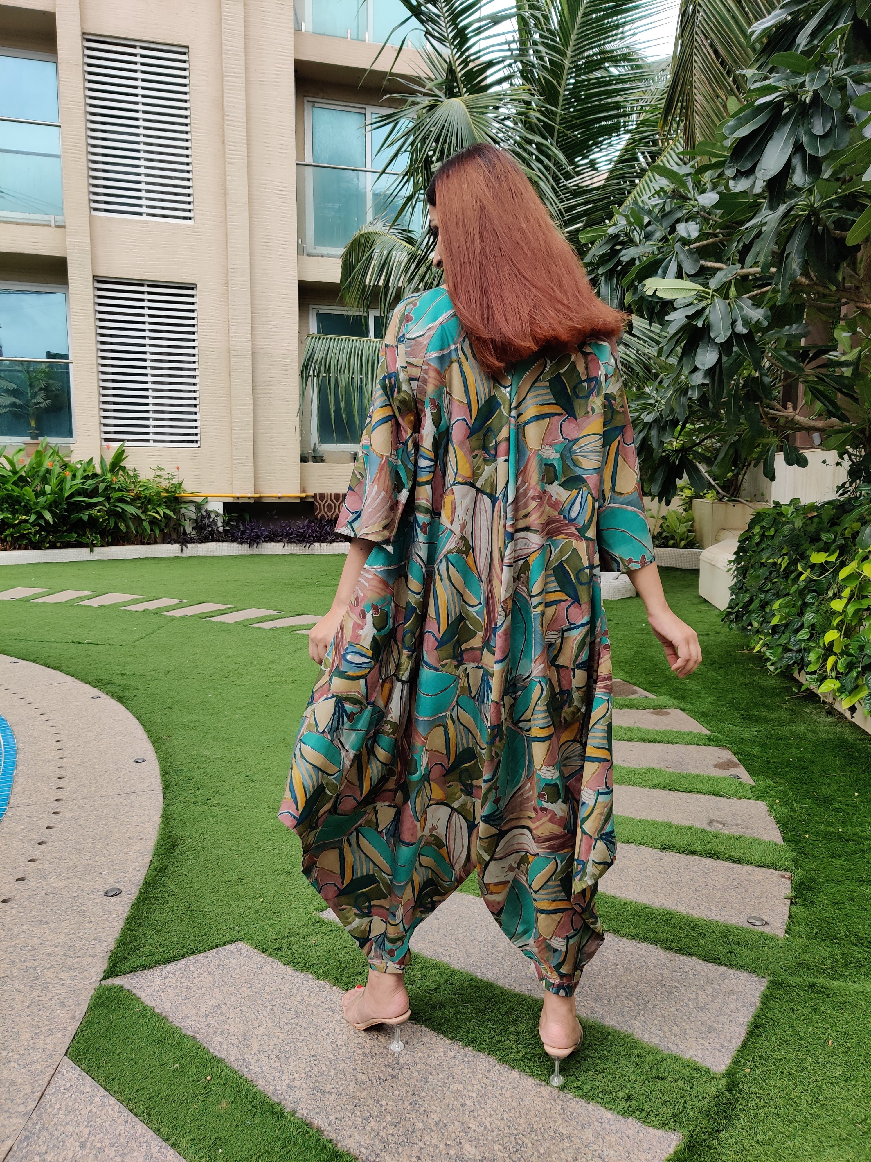 ABSTRACT PRINT RELAXED JUMPSUIT WITH SLEEVES ( COMES WITH BELT)