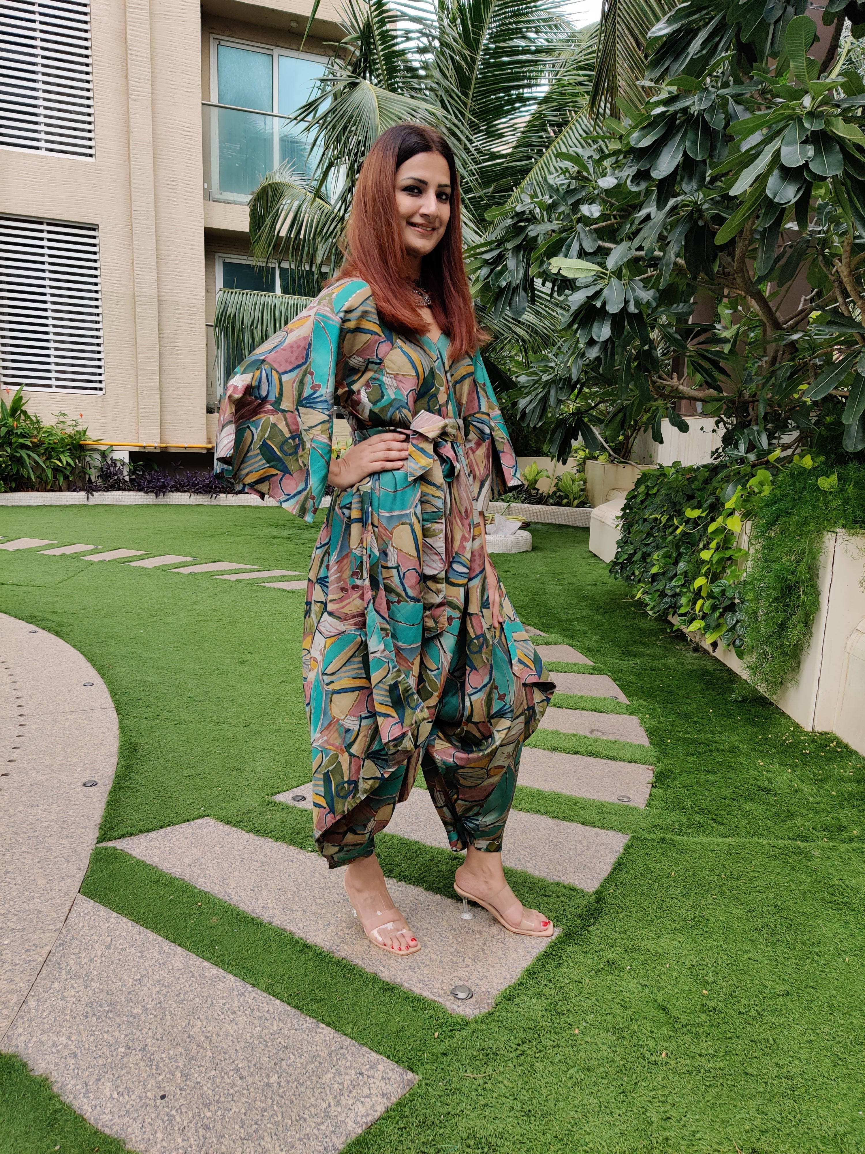 ABSTRACT PRINT RELAXED JUMPSUIT WITH SLEEVES ( COMES WITH BELT)