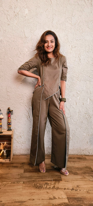 Off Duty Chic - Khakhee