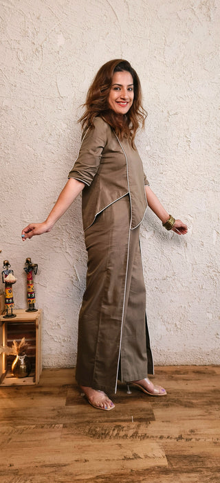 Off Duty Chic - Khakhee
