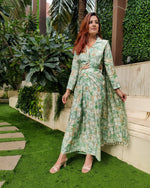 Load image into Gallery viewer, GREEN ABSTRACT PRINTED SHELLED SKIRT SAREE WITH ATTACHED FRONT PALLU AND SHIRT BLOUSE
