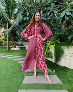 Load image into Gallery viewer, RED PRINTED TWO TONE FLARE TOP PAIRED WITH LONG SKIRT WITH SLIT
