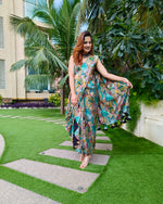 Load image into Gallery viewer, GREEN ABSTRACT PRINTED SAREE SKIRT WITH BLOUSE (without Jacket)
