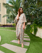 Load image into Gallery viewer, PEACH KHAKHEE ABSTRACT PRINTED SAREE SKIRT WITH BLOUSE AND FLARED JACKET
