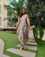 Load image into Gallery viewer, PEACH KHAKHEE ABSTRACT PRINTED SAREE SKIRT WITH BLOUSE AND FLARED JACKET
