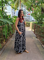Load image into Gallery viewer, BLACK GEOMETRIC PRINT FLOWY JUMPSUIT WITH JACKET
