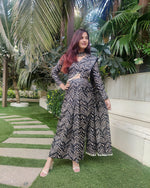 Load image into Gallery viewer, CHARCOAL ZIG-ZAG PRINTED SHELLED SKIRT SAREE WITH ATTACHED FRONT PALLU AND SHIRT BLOUSE

