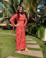 Load image into Gallery viewer, RED ZIG-ZAG PRINTED SHELLED SKIRT SAREE WITH ATTACHED FRONT PALLU AND SHIRT BLOUSE
