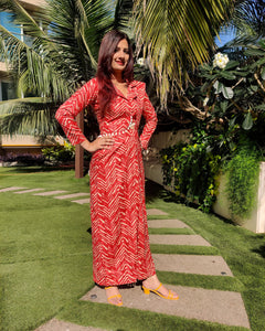 RED ZIG-ZAG PRINTED SHELLED SKIRT SAREE WITH ATTACHED FRONT PALLU AND SHIRT BLOUSE