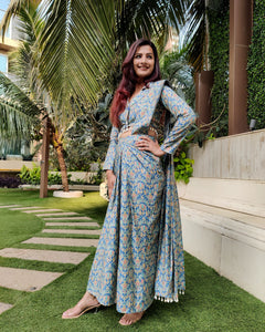 TURQBLUE FLORAL PRINTED SHELLED SKIRT SAREE WITH ATTACHED FRONT PALLU AND SHIRT BLOUSE