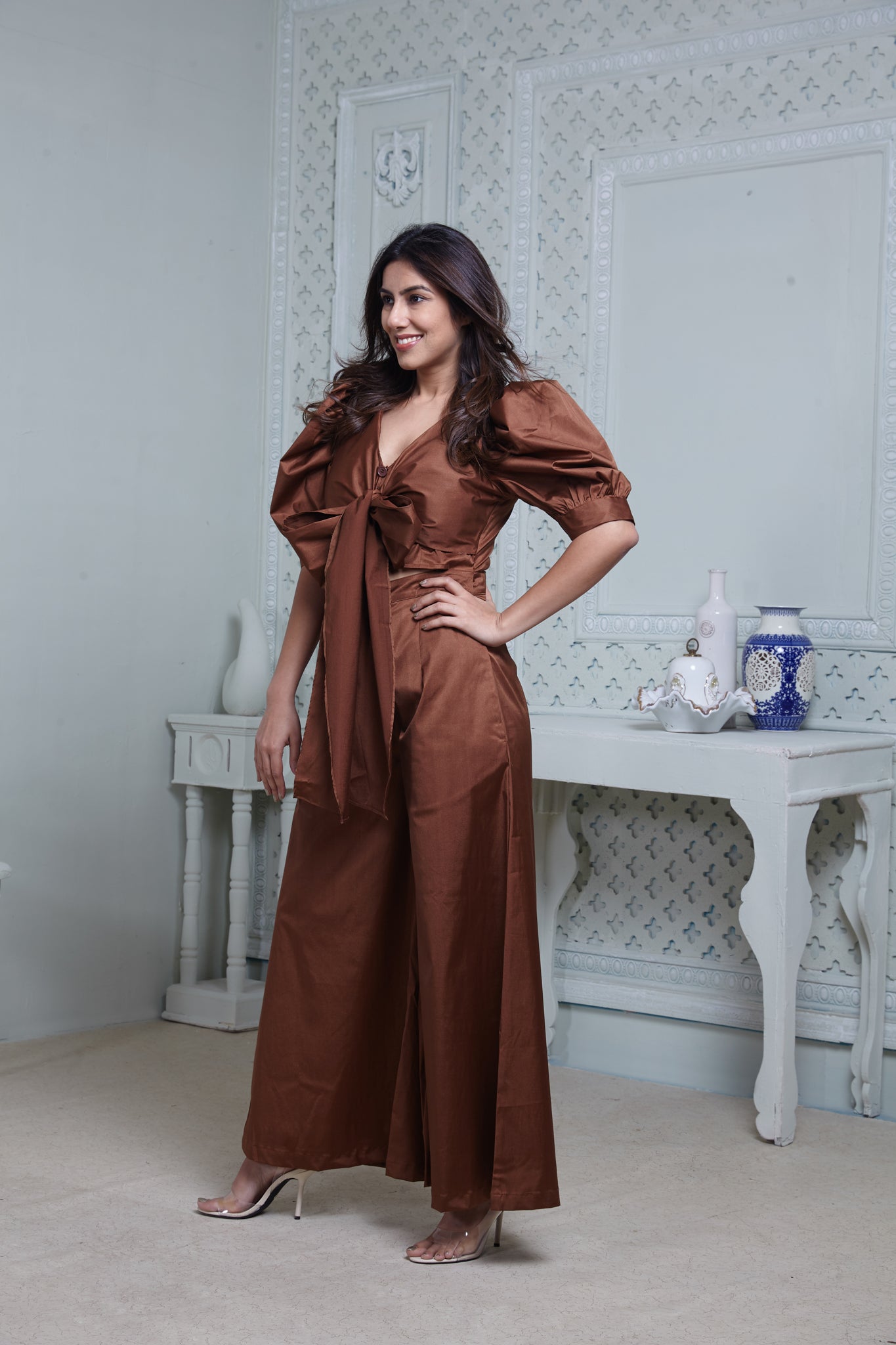 CHOCOLATE BROWN FRONT TIE UP AND PUFFED SHORT SLEEVED JUMPSUIT