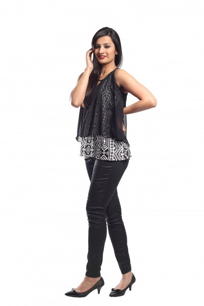 BLACK SLEEVELESS LAYERED TOP