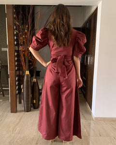 MAROON FRONT TIE UP AND PUFFED SHORT SLEEVED JUMPSUIT