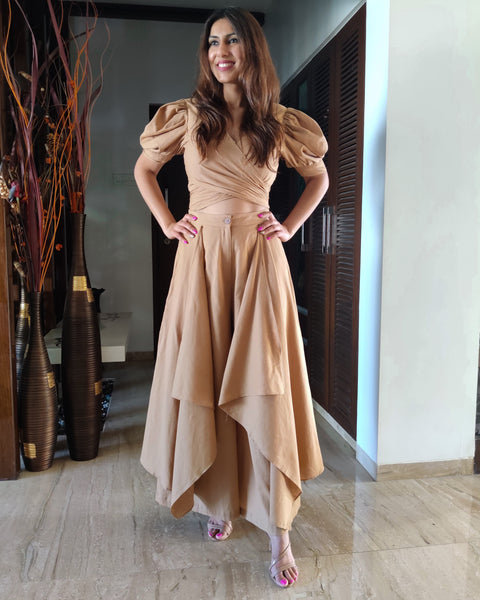FAWN PUFFED SLEEVES TOP WITH TIE UP DETAIL PAIRED WITH FLARED PANTS