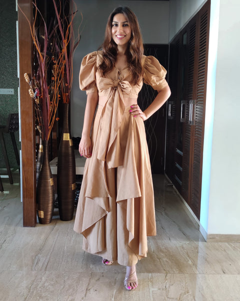 FAWN PUFFED SLEEVES TOP WITH TIE UP DETAIL PAIRED WITH FLARED PANTS