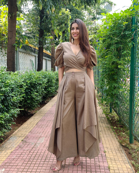 KHAKHEE GREEN PUFFED SLEEVES TOP WITH TIE UP DETAIL PAIRED WITH FLARED PANTS