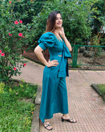 Load image into Gallery viewer, TEAL FRONT TIE UP AND PUFFED SHORT SLEEVED JUMPSUIT
