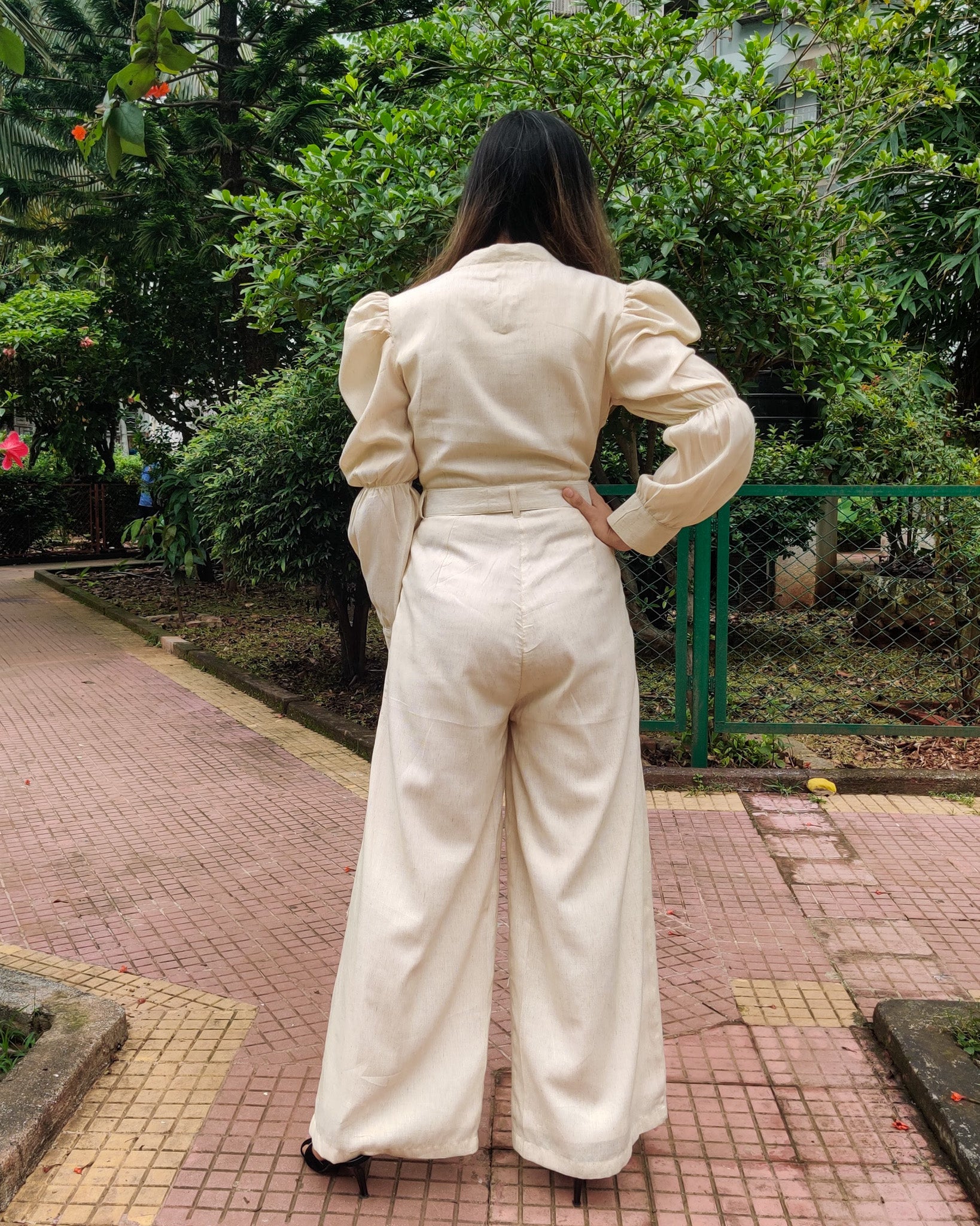 OFFWHITE GOLD THIN STRIPE FRONT ZIP OPENING HIGH BAND COLLAR JUMPSUIT WITH PUFF SLEEVE & BELT