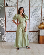Load image into Gallery viewer, PISTA FRONT TIE UP AND PUFFED SHORT SLEEVED JUMPSUIT
