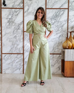 Load image into Gallery viewer, PISTA FRONT TIE UP AND PUFFED SHORT SLEEVED JUMPSUIT
