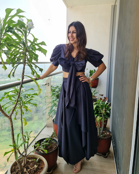CHARCOAL BLACK PUFFED SLEEVES TOP WITH TIE UP DETAIL PAIRED WITH FLARED PANTS