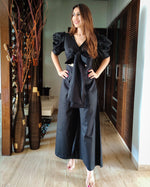 Load image into Gallery viewer, BLACK FRONT TIE UP AND PUFFED SHORT SLEEVED JUMPSUIT
