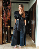Load image into Gallery viewer, BLACK FRONT TIE UP AND PUFFED SHORT SLEEVED JUMPSUIT
