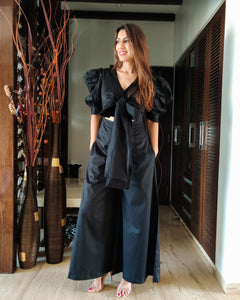 BLACK FRONT TIE UP AND PUFFED SHORT SLEEVED JUMPSUIT